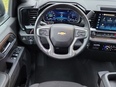 Used 2025 Chevrolet Silverado 1500 LT image 9