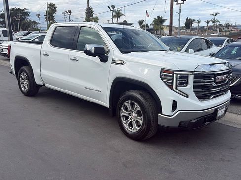 Used 2023 GMC Sierra 1500 SLT w/ SLT Convenience Package AWD/4WD image 2
