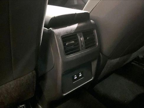 Used 2025 Nissan Rogue SV image 31