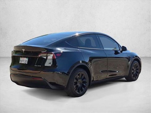 Used 2021 Tesla Model Y Long Range AWD/4WD image 5