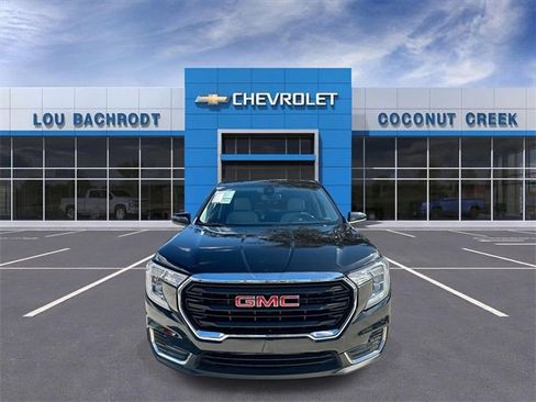 Used 2024 GMC Terrain SLE image 3