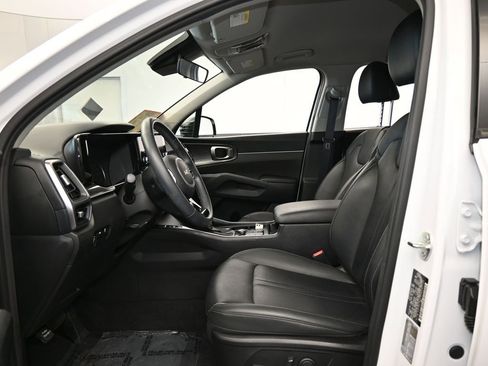 Used 2023 Kia Sorento S image 11