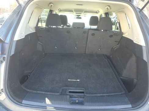 Used 2023 Nissan Rogue S image 19