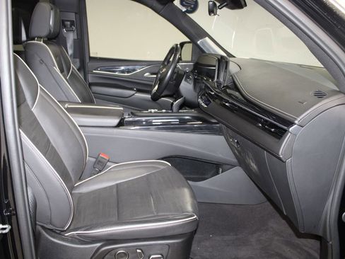 Used 2024 Cadillac Escalade Sport w/ Touring Package AWD/4WD image 29