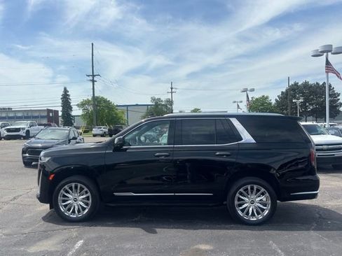 Used 2023 Cadillac Escalade Premium Luxury w/ LPO, Floor Liner Package AWD/4WD image 9