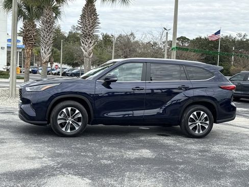 Used 2023 Toyota Highlander XLE image 14