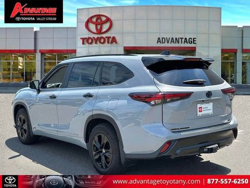 Certified 2024 Toyota Highlander XLE AWD/4WD image 10