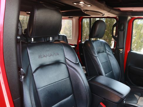 Used 2022 Jeep Wrangler Unlimited Sahara w/ Cold Weather Group image 34