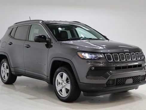 Used 2022 Jeep Compass Latitude w/ Convenience Group AWD/4WD image 1