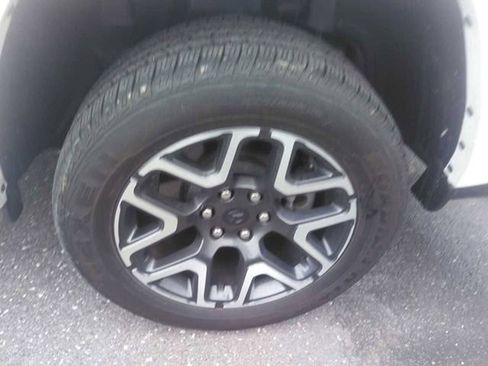 Used 2025 RAM 1500 Laramie AWD/4WD image 15