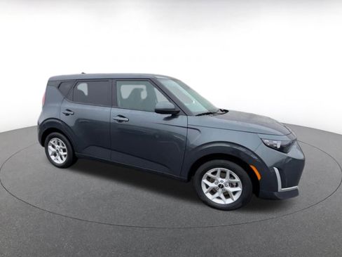 Used 2025 Kia Soul LX w/ LX Technology Package image 2