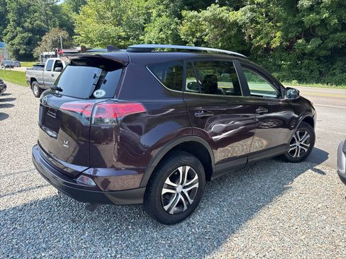 Used 2017 Toyota RAV4 LE AWD/4WD image 7