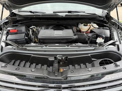 Used 2025 Chevrolet Tahoe Premier AWD/4WD image 24