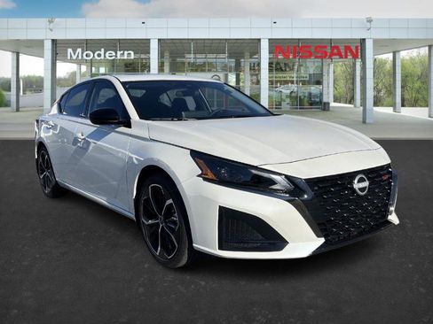 New 2025 Nissan Altima 2.5 SR image 8