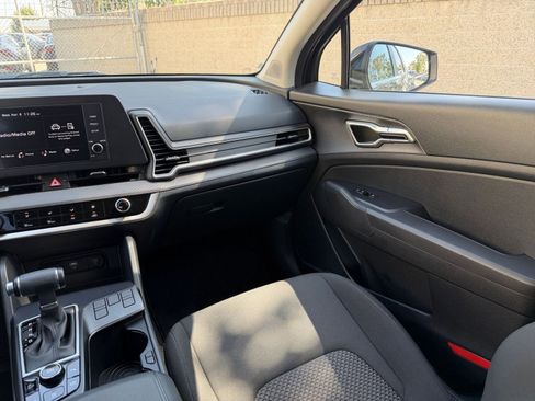 Used 2025 Kia Sportage LX FWD image 34