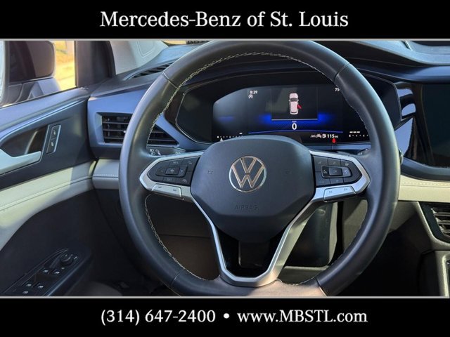 Used 2024 Volkswagen Taos SE w/ Panoramic Sunroof Package FWD image 12