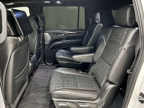 Used 2022 Cadillac Escalade ESV Sport Platinum w/ Heavy-Duty Trailer Package AWD/4WD image 15