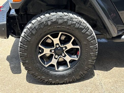 Used 2019 Jeep Wrangler Unlimited Rubicon w/ Dual Top Group AWD/4WD image 14