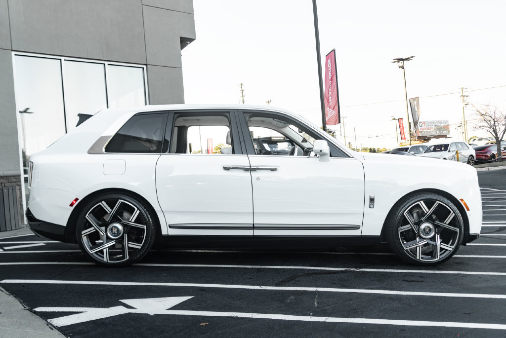 Used 2026 Rolls-Royce Cullinan AWD/4WD image 12