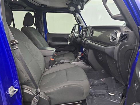 Used 2019 Jeep Wrangler Unlimited Sahara w/ Uconnect 4C Nav & Sound Group AWD/4WD image 35