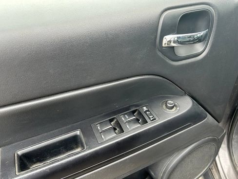 Used 2015 Jeep Patriot High Altitude AWD/4WD image 11