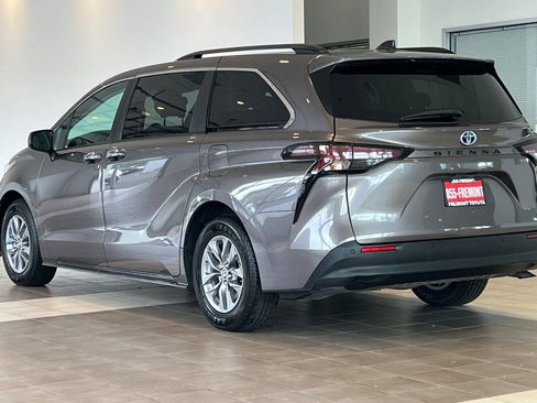 Used 2024 Toyota Sienna XLE image 6