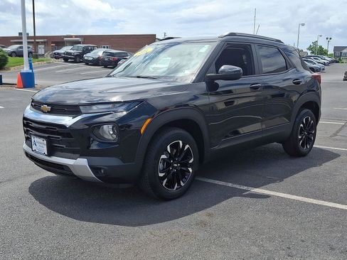 Used 2022 Chevrolet TrailBlazer LT AWD/4WD image 3