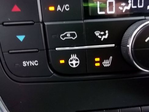 Used 2012 Chrysler Town & Country Touring-L w/ Entertainment Group #2 FWD image 21