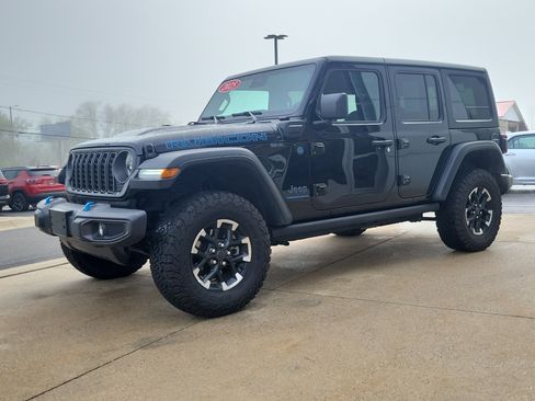 Used 2025 Jeep Wrangler Unlimited Rubicon 4xe w/ Convenience Group image 2