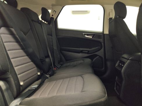 Used 2019 Ford Edge SE FWD image 19