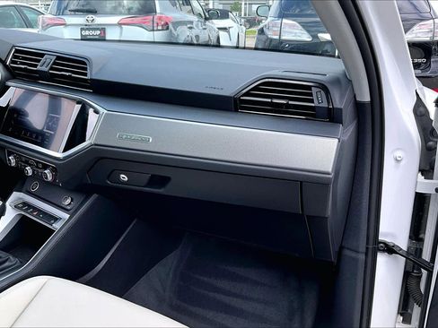 Used 2022 Audi Q3 2.0T Premium w/ Convenience Package AWD/4WD image 17