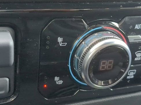 Used 2023 GMC Sierra 1500 Elevation image 22