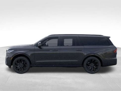 New 2025 Lincoln Navigator L Reserve w/ Jet Appearance Package image 32