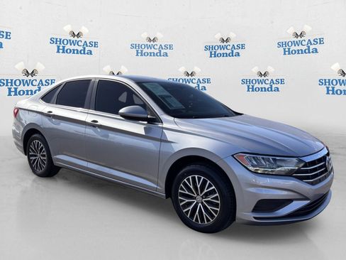 Used 2021 Volkswagen Jetta SE w/ SE Cold Weather Package FWD image 10