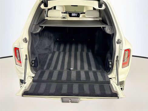 Used 2025 Rolls-Royce Cullinan AWD/4WD image 32