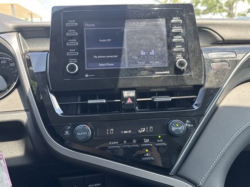 Used 2023 Toyota Camry SE FWD image 12