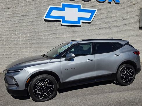 Used 2023 Chevrolet Blazer RS w/ Enhanced Convenience Package AWD/4WD image 2