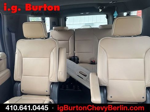 Used 2023 Chevrolet Suburban Premier AWD/4WD image 6