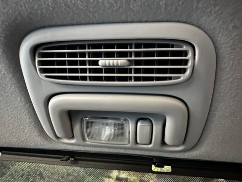 Used 2005 Toyota Sienna XLE Limited FWD image 49