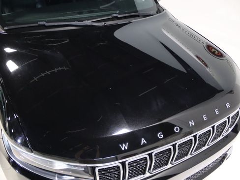 Used 2023 Jeep Wagoneer L Series II w/ Premium Group I AWD/4WD image 28