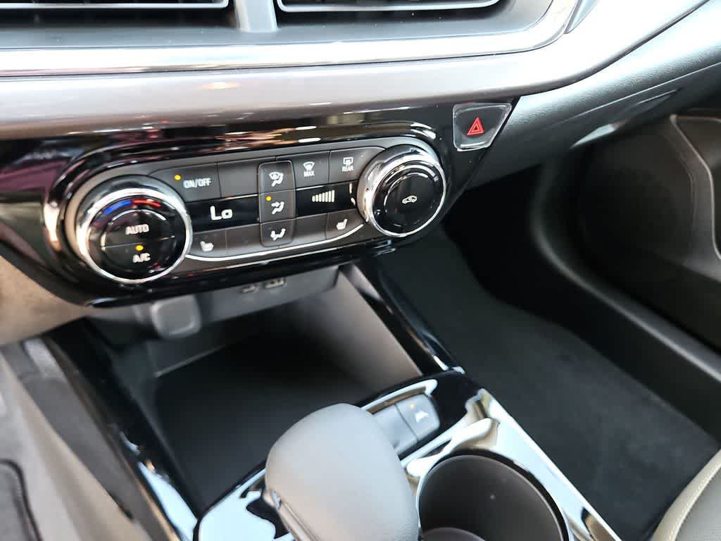 Used 2025 Chevrolet Trax ACTIV FWD image 28