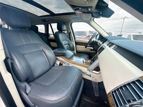Used 2019 Land Rover Range Rover HSE image 32