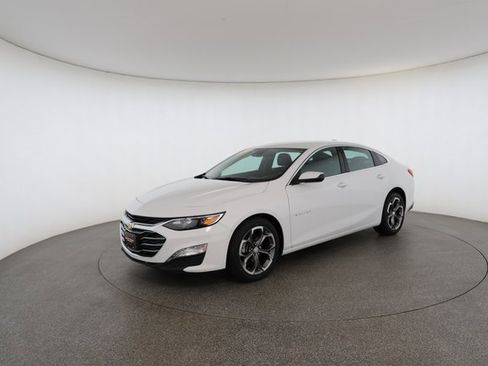 Used 2024 Chevrolet Malibu LT image 2
