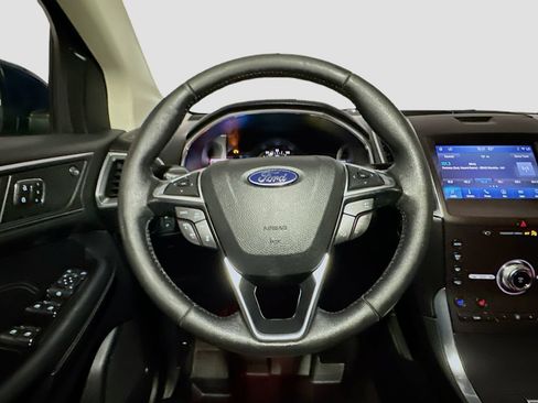 Used 2020 Ford Edge Titanium w/ Equipment Group 301A AWD/4WD image 13