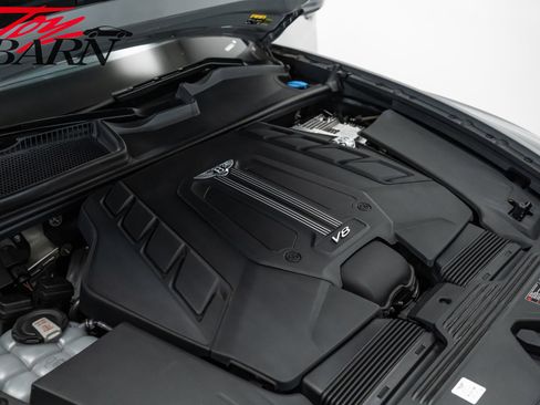 Used 2022 Bentley Bentayga image 58