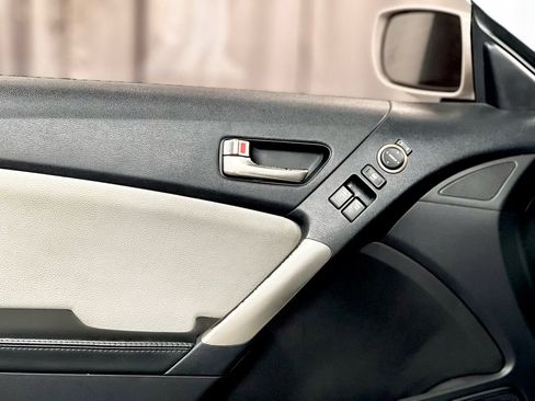 Used 2016 Hyundai Genesis 3.8 image 27