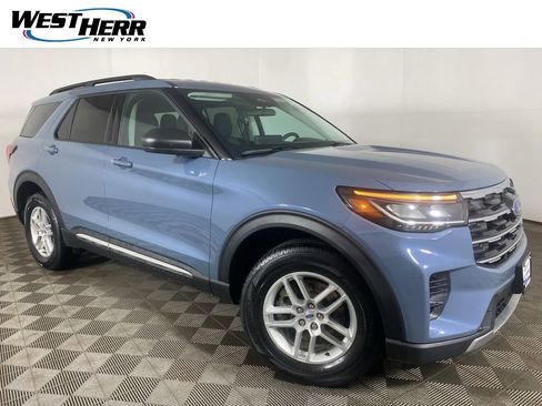 Used 2025 Ford Explorer Active AWD/4WD image 1