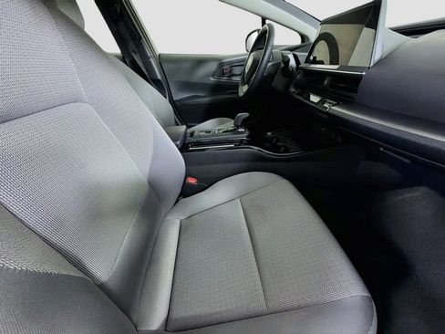 Used 2026 Toyota Prius LE FWD image 28