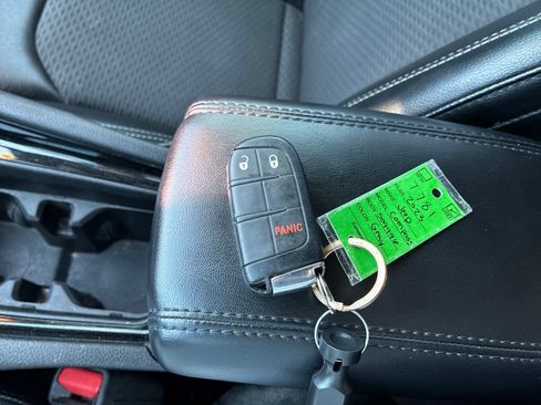 Used 2023 Jeep Compass Latitude AWD/4WD image 32