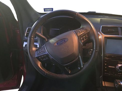 Used 2018 Ford Explorer Limited image 12